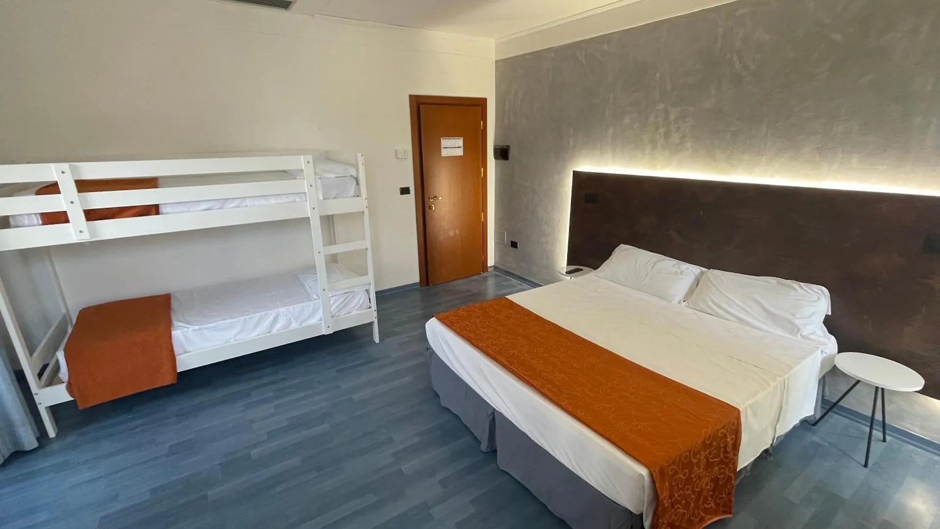 Hotel Sirena - B&B Cesenatico 4*,